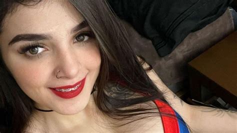 A esta colombiana jovencita con cara alegre y sonrisa de zorrita le va a cambiar la expresión de forma instantánea en el momento en el que un macho español como. . Videos pornos sexual